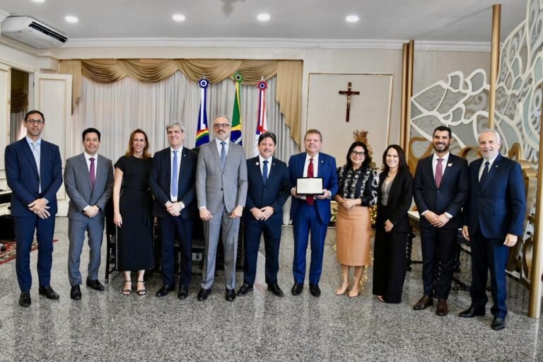AMEPE homenageia presidente do TJPE por gestão marcada pelo diálogo e fortalecimento da Justiça