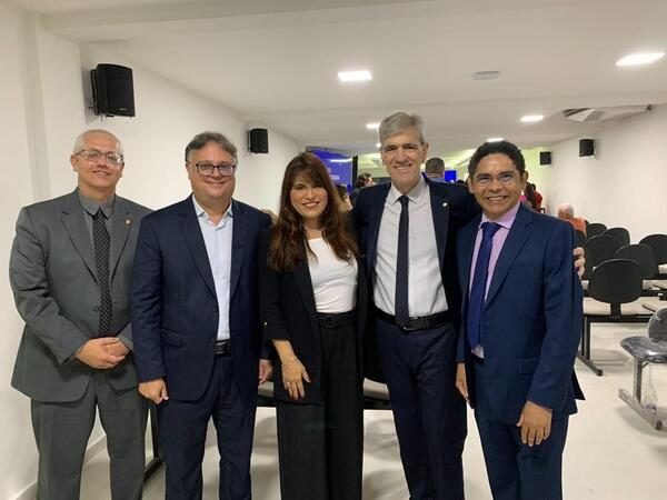 Imagem de capa - Juízes Marcelo Cabral e Júlio Olney são agraciados com título de Cidadão Carpinense | imagem 5 - Juízes Marcelo Cabral e Júlio Olney são agraciados com título de Cidadão Carpinense