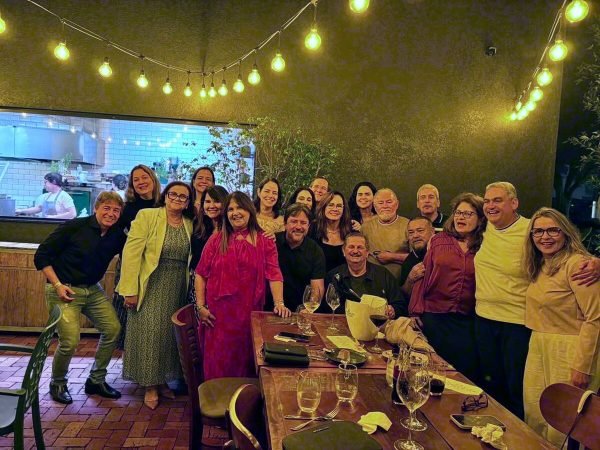 Associados e associadas da entidade reunidos no restaurante